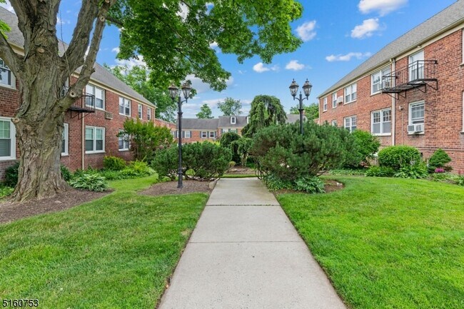 Building Photo - 176 Millburn Ave