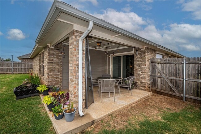 Building Photo - 10300 Glover River Dr