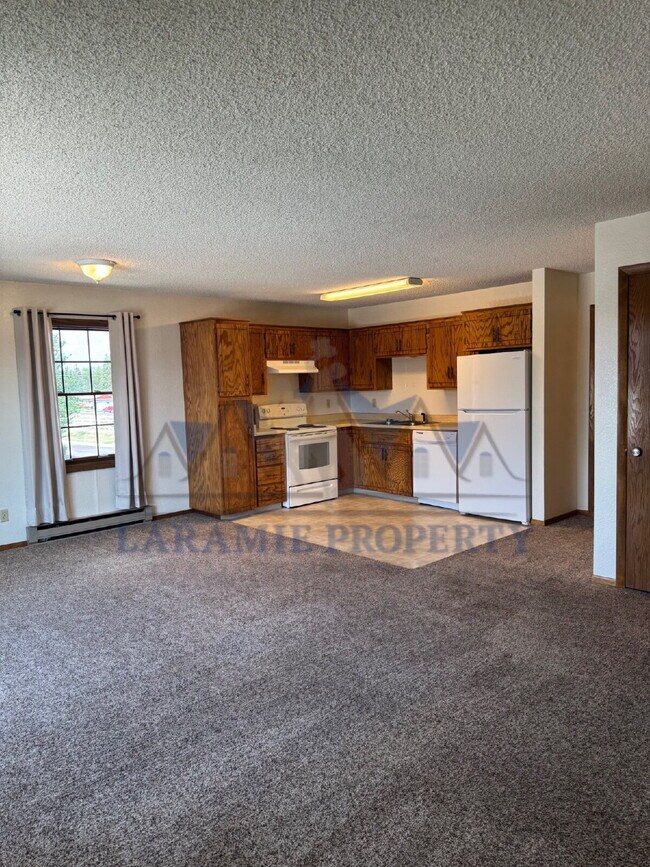 Building Photo - 1 Bedroom, 1 Bath Apartment