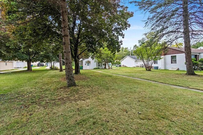 Building Photo - 1212 S Oakland Ave