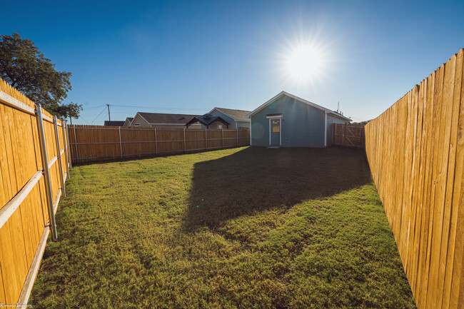 Building Photo - 6855 Sunbeam Cir