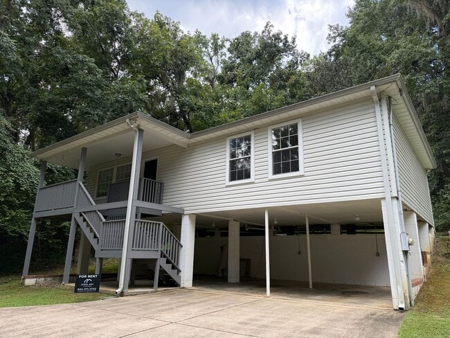 Building Photo - Great Home Off Meridian Road
