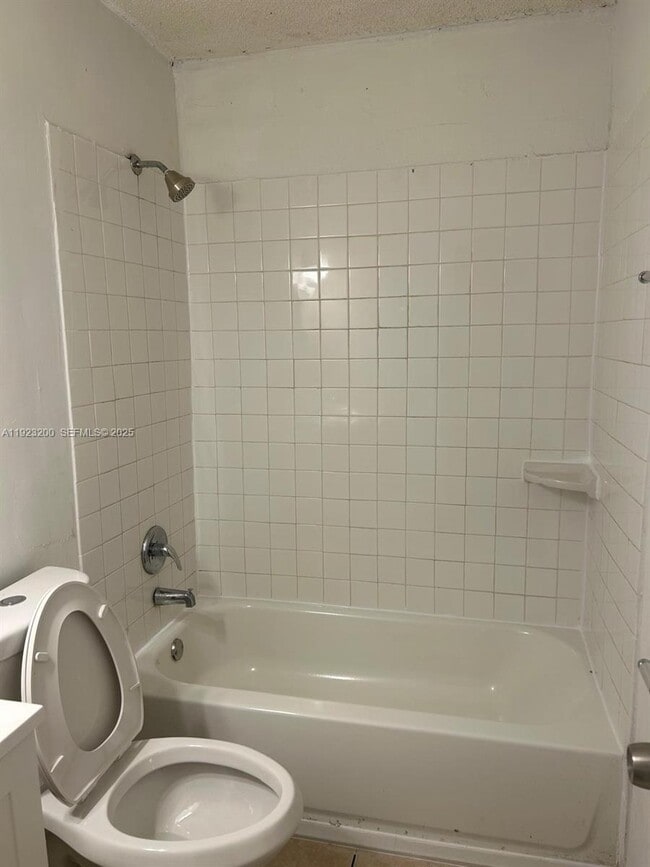 Building Photo - 1631 SW 44th Ave