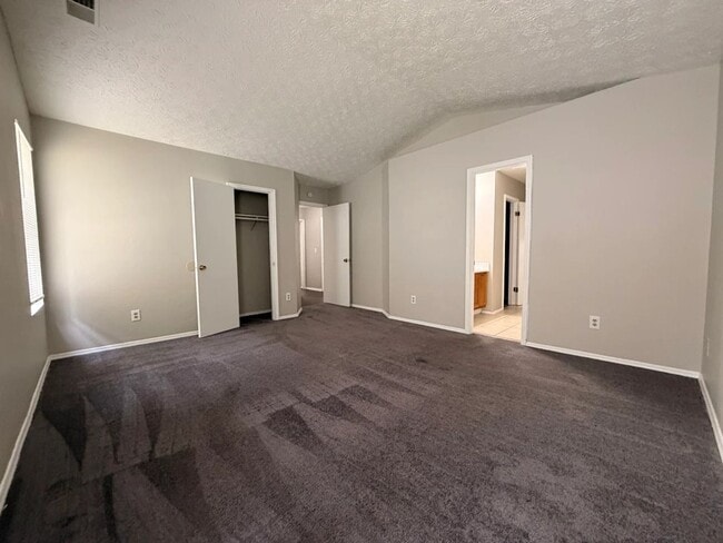 Building Photo - 3 bed 2 bath in Decatur!
