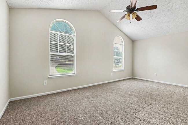 Building Photo - 3 Bedroom 2 Bathroom House
