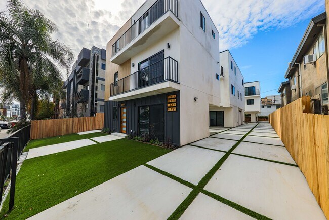 Building Photo - 1237 N Orange Dr