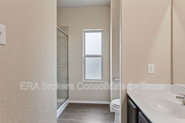 Building Photo - 10610 Grn Lk Dr