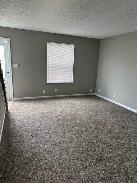 Livingroom - 1044 Pembroke Oak Grove Rd