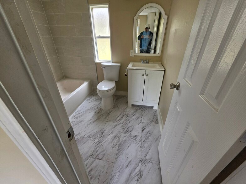 Building Photo - 675 Tallow St