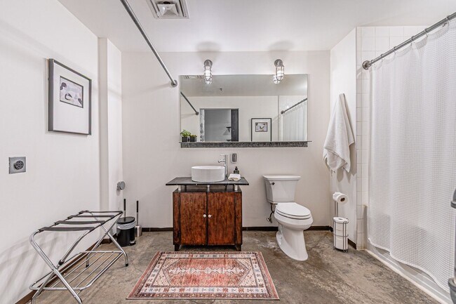 Building Photo - Modern Studio Loft in Downtown Dallas – Wa...