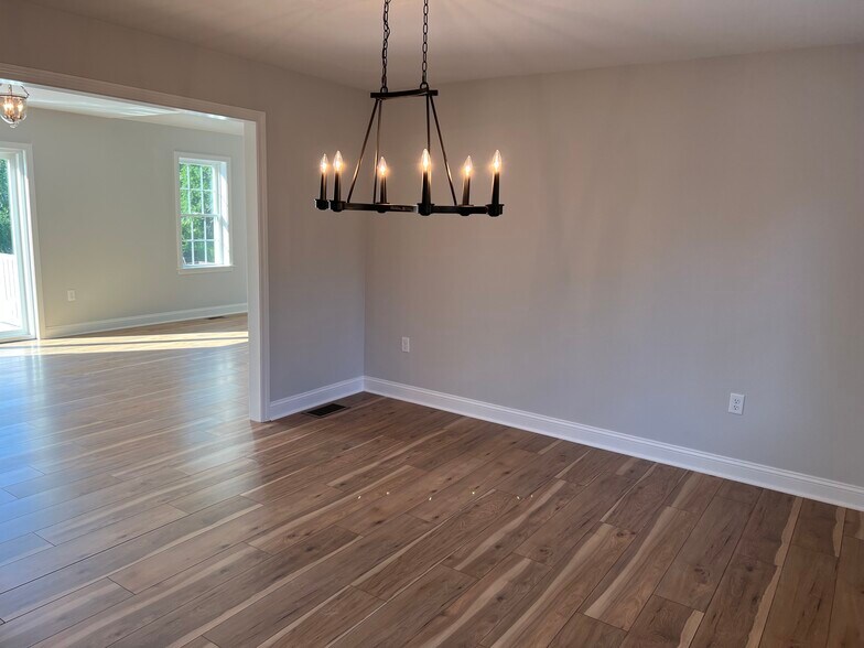 Building Photo - 145 Driftway