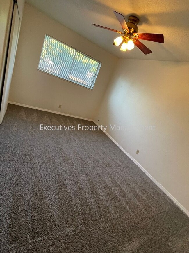 Building Photo - 3475 Payne Ave