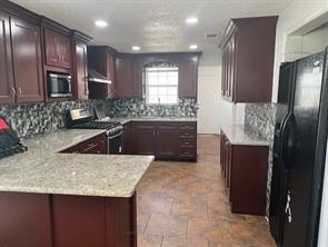 Building Photo - 404 S Cougar Ave