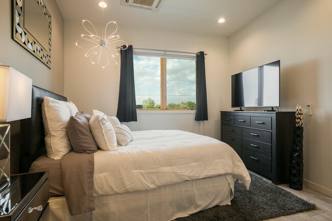 Building Photo - 3600 Central Ave SE