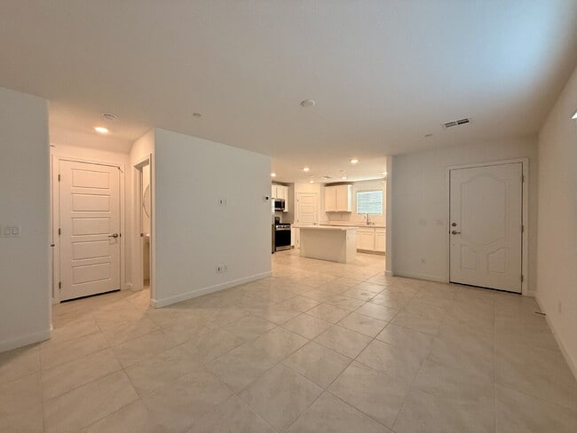 Building Photo - 3 BED 2.5 BATH 2 CAR GARAGE TOWNHOUSE IN CADENCE HENDERSON WITH LOFT