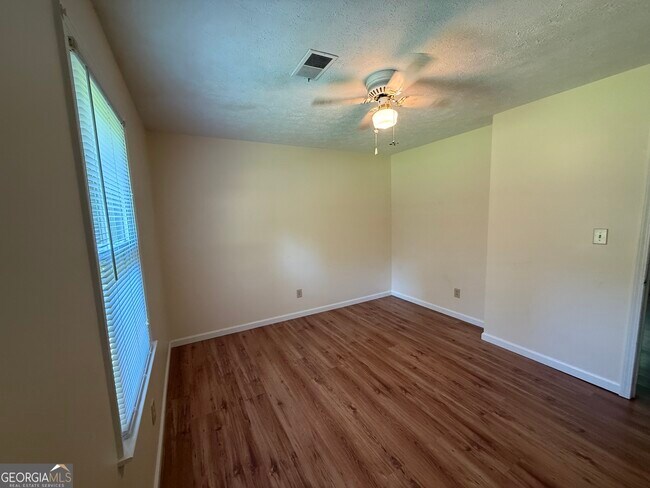 Building Photo - 6396 Old Pendergrass Rd