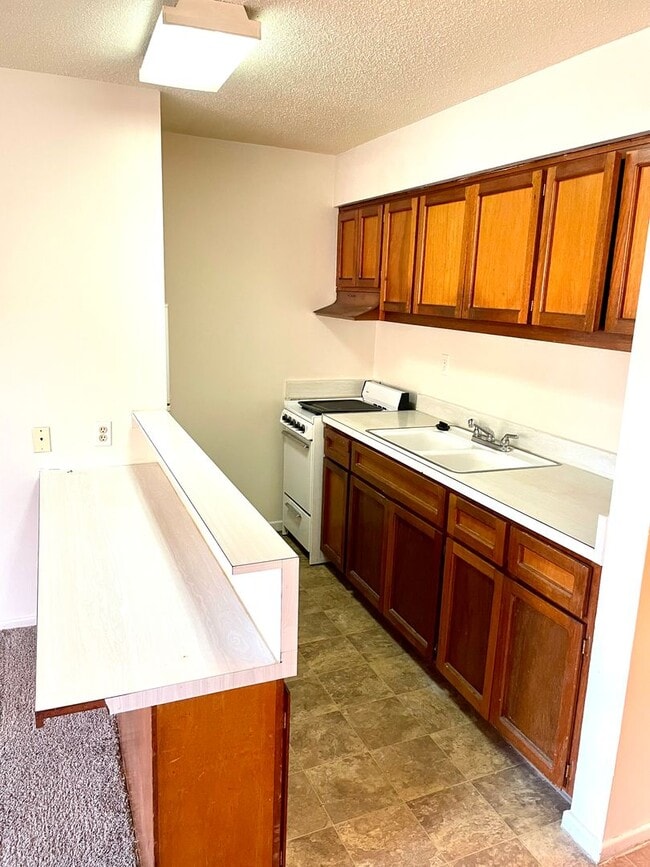 Building Photo - Studio Apartment on Las Vegas Strip - Close to all of the Excitement & More!!