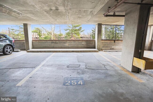 Building Photo - 10101 Grosvenor Pl