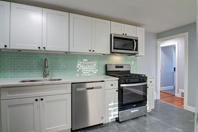 Building Photo - 23 Langley Cir