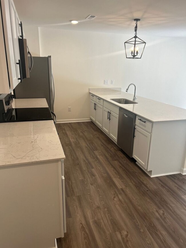 Building Photo - Brand new Townhome in Newton