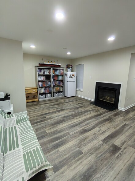 Building Photo - 43458 Laidlow St