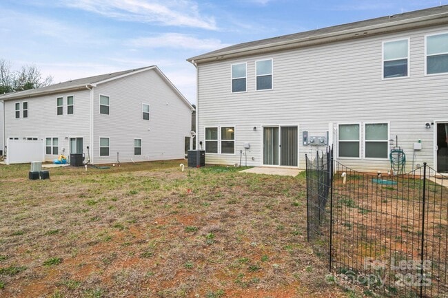 Building Photo - 916 S Battleground Ave