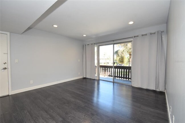 Building Photo - 56 Club House Dr
