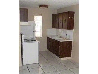 Kitchen - 4621-4641 SW 33rd Ave