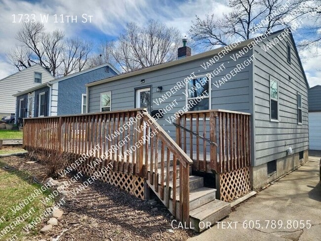 Building Photo - 1733 W 11th St