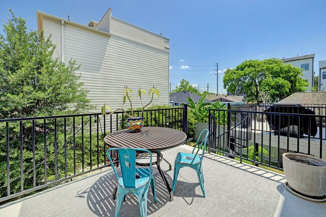 Building Photo - 2014 Crockett St