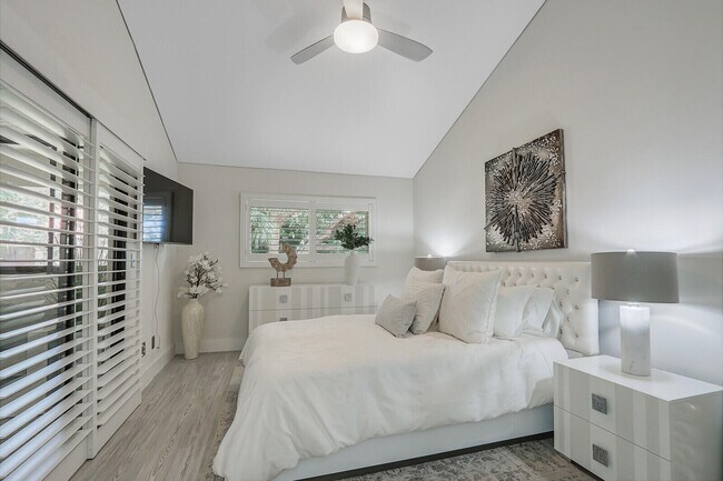 Building Photo - 204 Sea Oats Dr