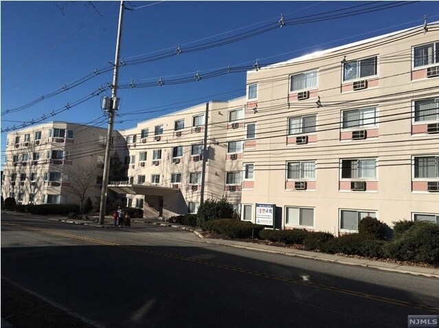 Primary Photo - 333 Grand Ave