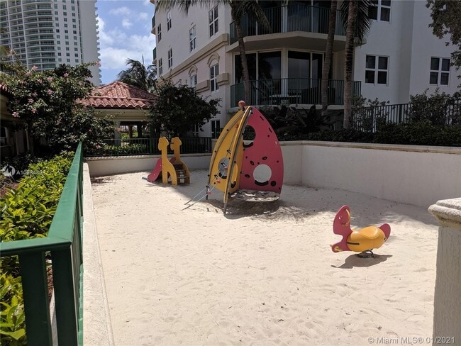 Building Photo - 20000 E Country Club Dr