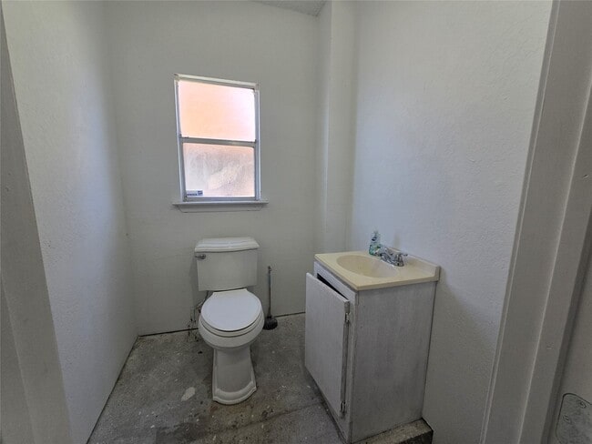 Building Photo - 211 Redfish Dr