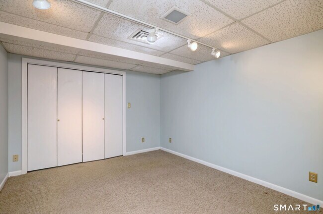 Building Photo - 47 Jerimoth Dr