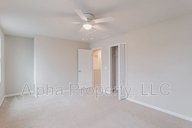 Building Photo - 10 Torrington Dr