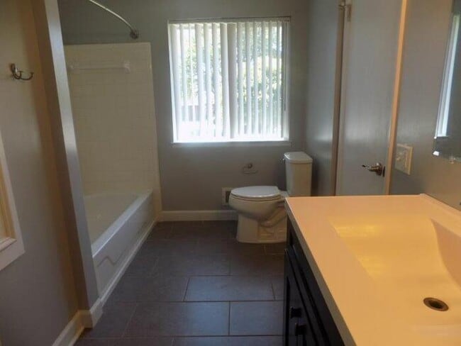 Building Photo - 2127 Hopkins Dr