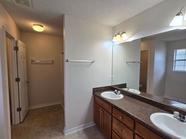 Building Photo - 6525 Tampa Dr