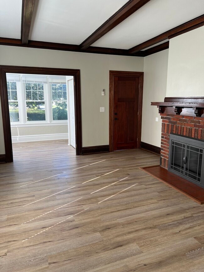 Building Photo - 24 Bellevue Place