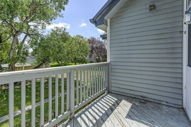 Building Photo - Students Welcome! Fantastic & Classy 2-Bedroom, 2-Bath Ranch-Style 2nd Floor Condo