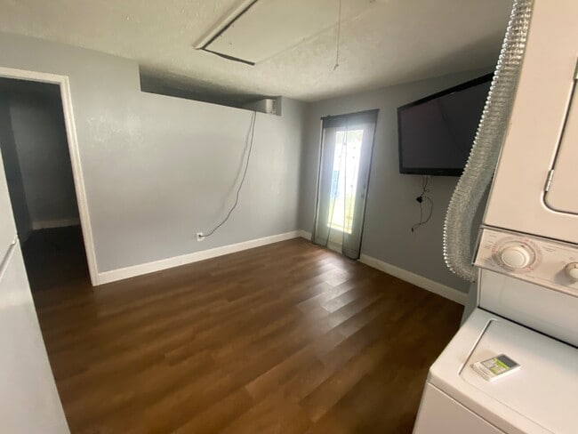 Building Photo - 27103 Frampton Ave