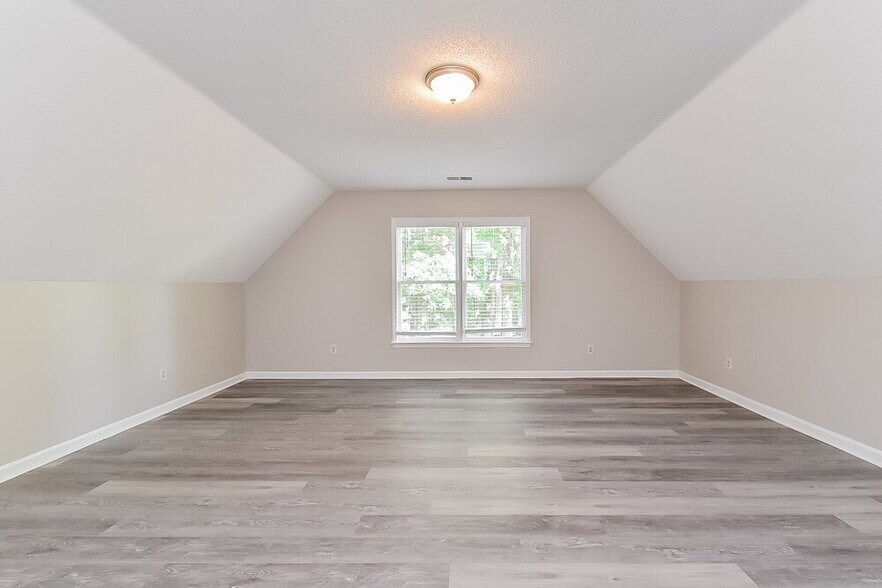 Building Photo - 2703 Misty Woods Cove N
