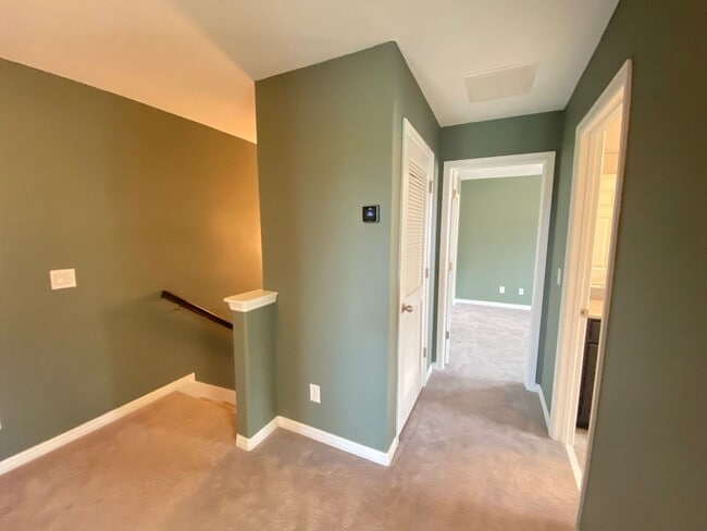 Building Photo - WINDERMERE TRAILS - 3BR/2.5BA PLUS DEN - WALK TO THE PARK