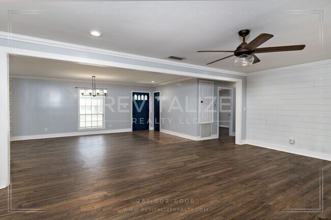 Building Photo - Spacious Brick Home in West Mobile!