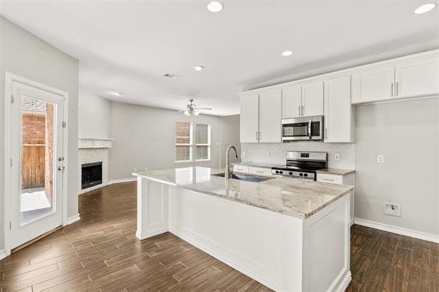 Building Photo - 15920 Alvarado Dr