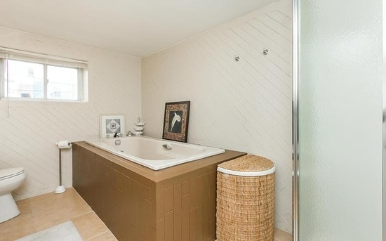 Building Photo - 825 S Linwood Ave