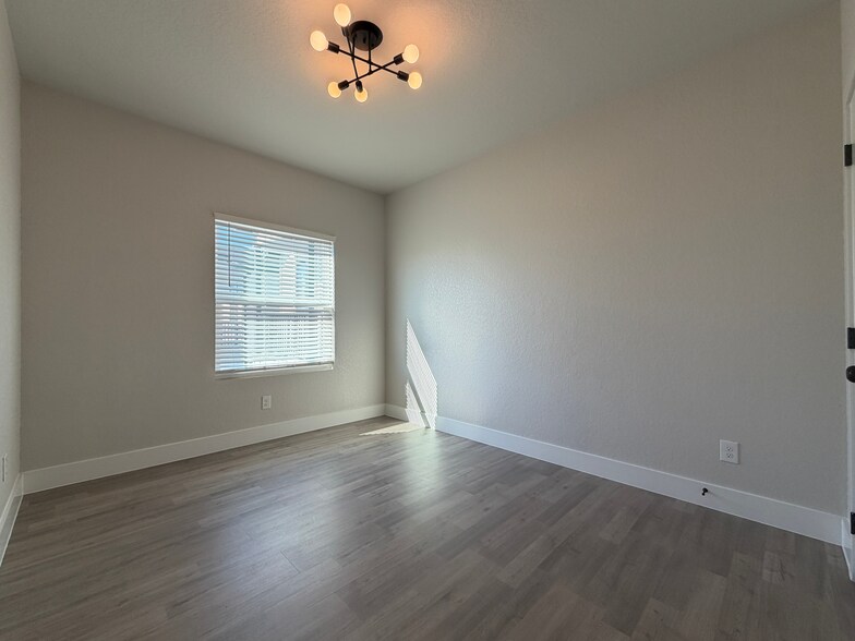 Building Photo - 343 Porter St