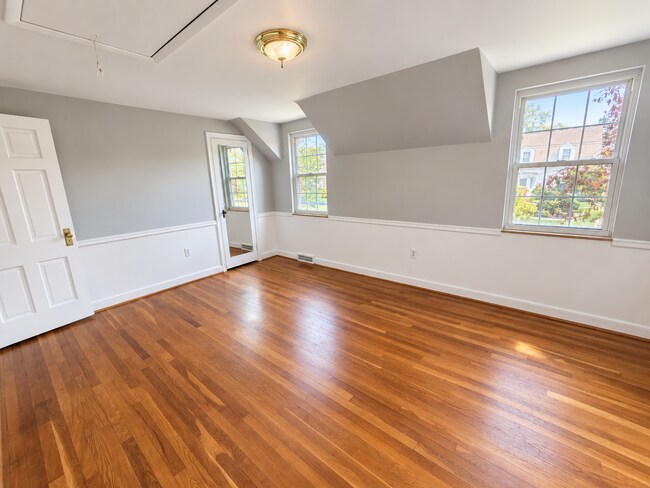 Building Photo - 590 Audubon Ave