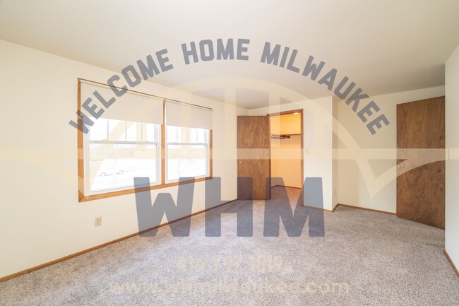 Building Photo - Welcome to your new home! Spacious 3 Bedro...