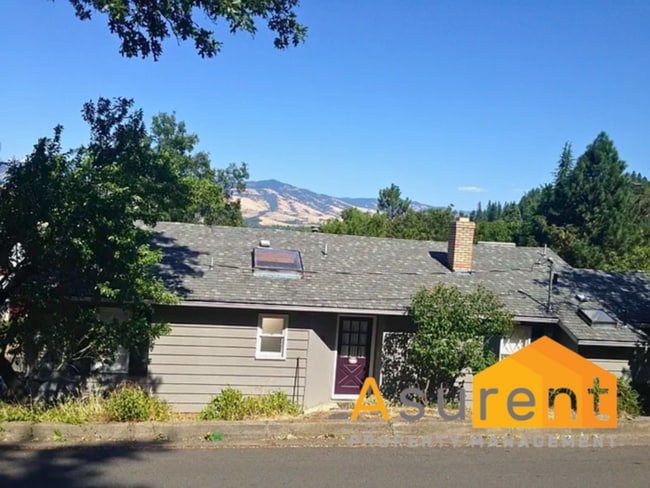 Primary Photo - 3-Bedroom/2-Bathroom Home with Amazing Vie...